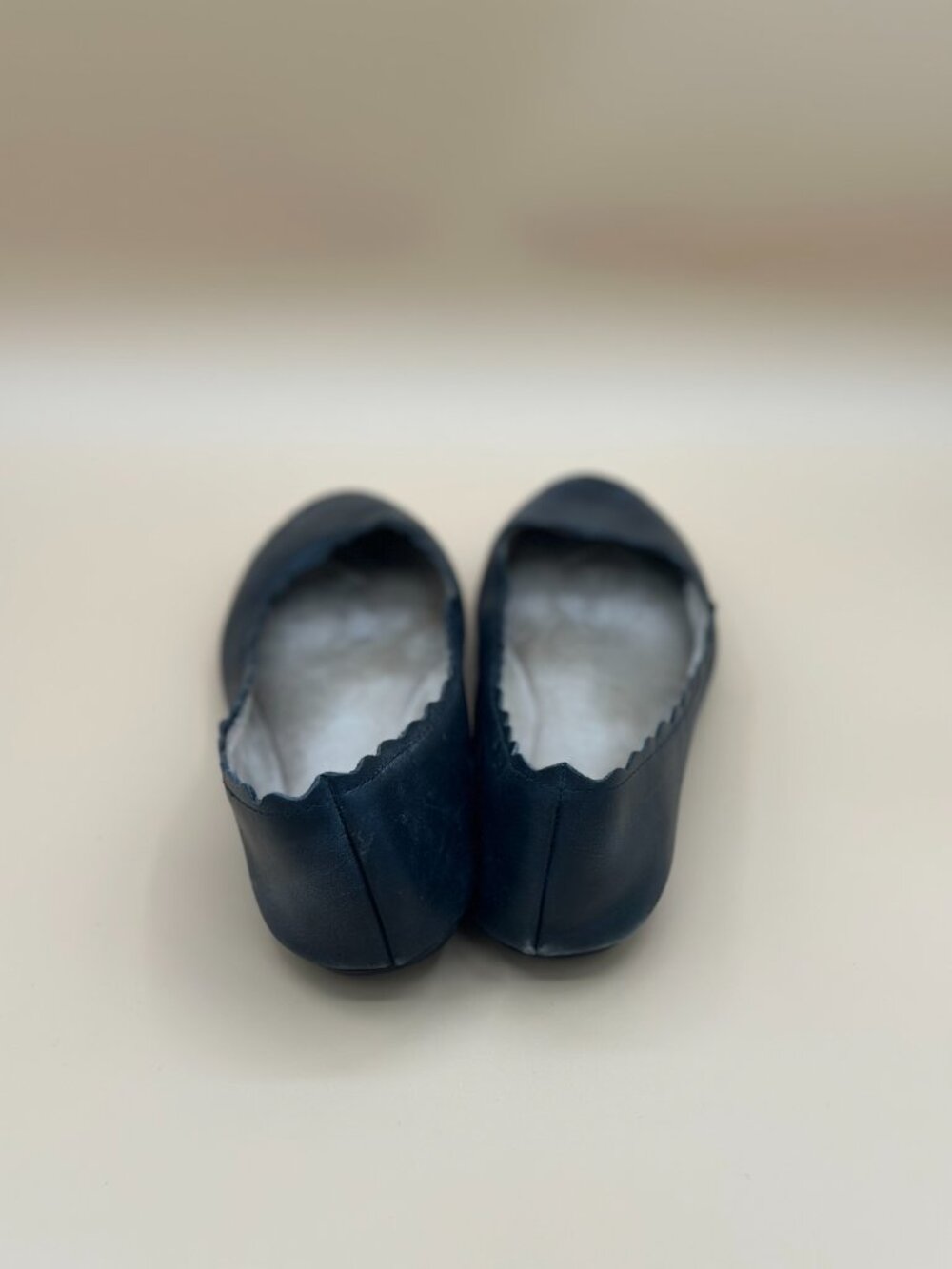Kelly & Katie Weslyne Black Leather Ballet Flats Size 6 Scalloped Edge Slip-On - Picture 3 of 7
